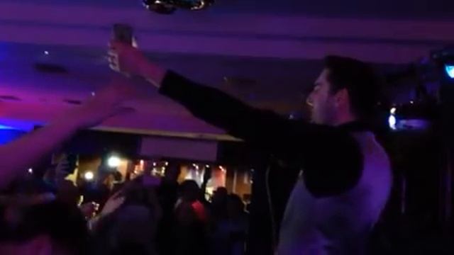 Mark Selby Singing Sweet Caroline смотреть онлайн