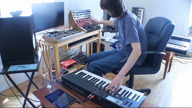 Behringer Model D,Waldorf Blofeld,Microkorg & Korg Gadget iOS(Electro/Industrial Soundscape) смотреть онлайн