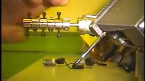 Как вскрыть замок капота форд фокус,мондео, транзит тел 8-925-507-33-09