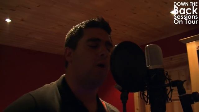 Down the Back Sessions - Eoin Ó Raighne "Come out you black and tans" смотреть онлайн