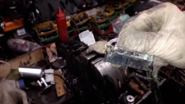 Mercedes-Benz W124 300D замена контактной группы на АКПП и ремонт не горящих фонарей заднего хода смотреть онлайн