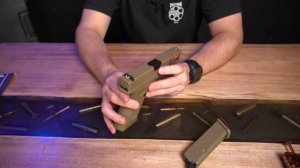 Страйкбольный пистолет East Crane Glock 17 Gen.3 GBB Desert (EC-1101-DE)