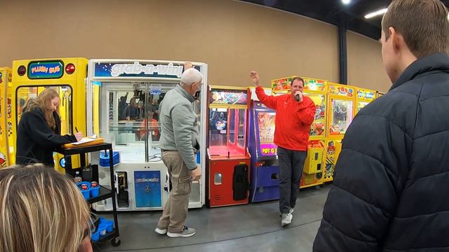 There Were AMAZING Deals At The Arcade Pinball Claw Machine Auction! смотреть онлайн