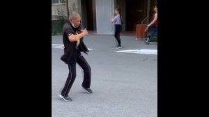 Егорка Зашибу зажигает у себя на районе!