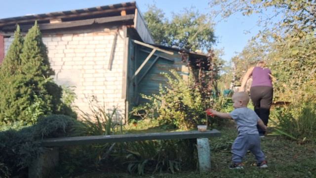 убираем травку на даче с Евсеем смотреть онлайн