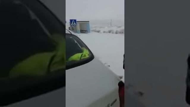 «Вы бессовестные» — казахстанский автолюбитель вынудил полицейских убрать радар с трассы смотреть онлайн