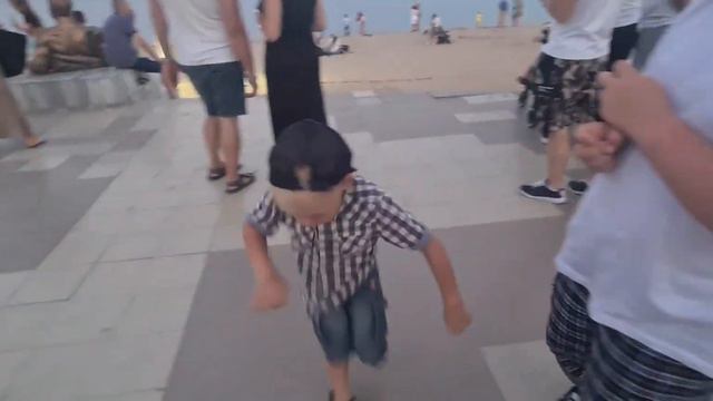 Евпатория цены в кафе, ресторанах, столовых // Вечерняя прогулка // Отдых в Крыму смотреть онлайн