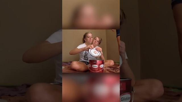 Две девушки в одном теле. Сёстры Хенсел смотреть онлайн