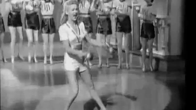 Betty Grable Footlight Serenade 1942 “I Heard The Birdies Sing“ смотреть онлайн
