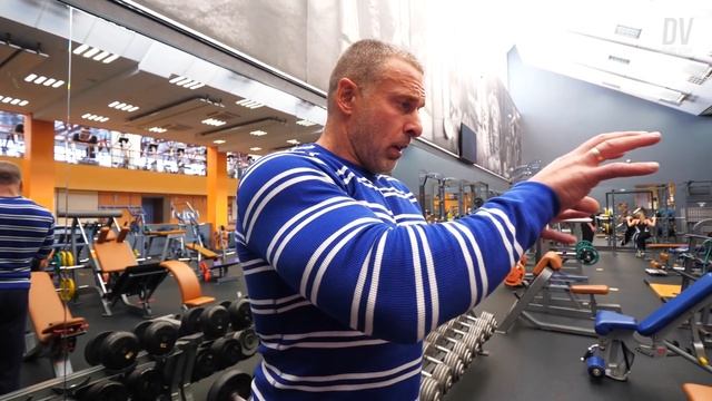 ЛИНДОВЕР УЧИТ ВОВКА КАЧАТЬ ПЛЕЧИ! смотреть онлайн