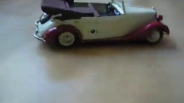 Schuco Tin Wind-up Mercedes 170V Cabrio смотреть онлайн
