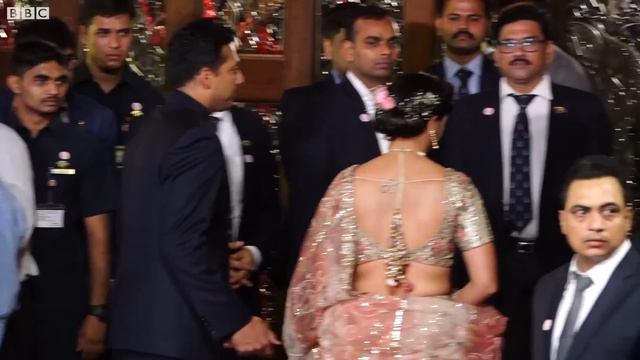 Isha Ambani Wedding : Bollywood Stars And Politicians At Mukesh Ambani's House (BBC Hindi)
