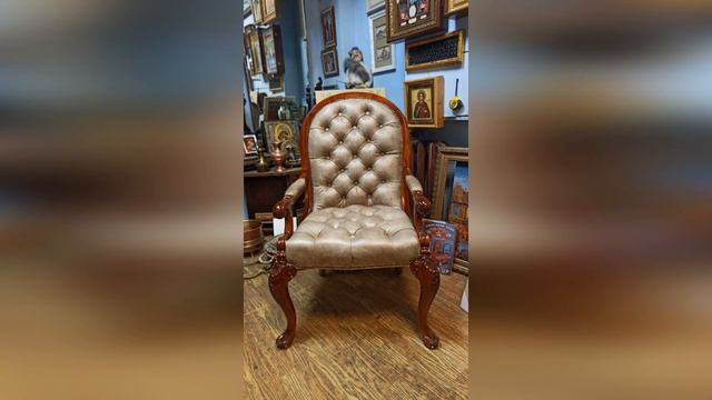 Реставрация антикварного кресла и перетяжка кожей с предварительным дублением смотреть онлайн