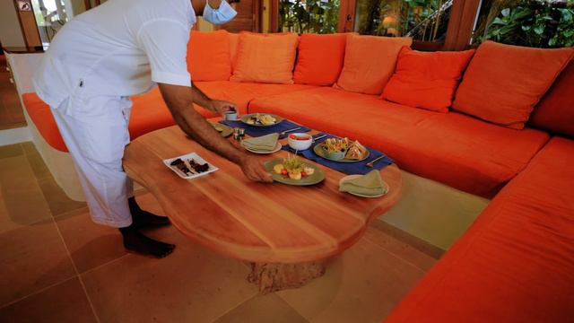 Soneva Fushi Hotel Review & Room Tour! смотреть онлайн