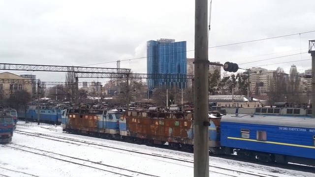 Електровози в депо Київ Пас смотреть онлайн
