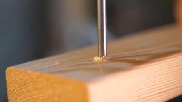 СВЕРЛИМ ДОСКУ ПРОСТО ГВОЗДЕМ! смотреть онлайн