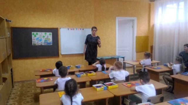 Занятие по математике в средней группе с использованием развивающей игры "Крестики - 2" Воскобовича смотреть онлайн