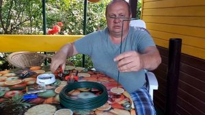 Держатель для клубники, просто и эффективно (чтобы ягода не пачкалась)