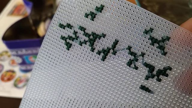 Новогодние игрушки. Первые крестики, первые впечатления. смотреть онлайн