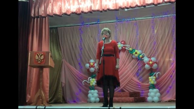 Стихотворение «Завидуют знакомые, друзья, что каждый вечер праздник у тебя». смотреть онлайн