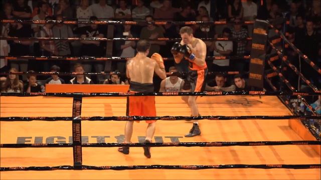 Pierre "the postman" Chessel Vs Maxwell "the Jager" Kessler смотреть онлайн