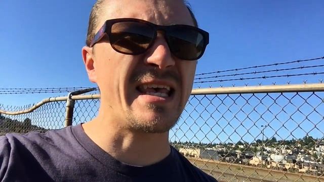 О голосе и о детях, которые перестают говорить громко (Муздневник #12) смотреть онлайн