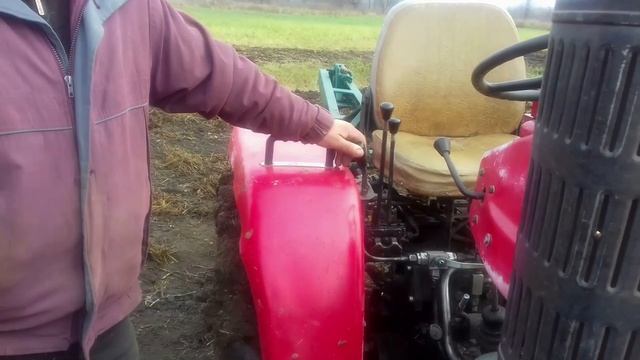 Пахота 2020 Самодельный двухкорпусный плуг с предплужниками для мини трактора .ПЛН 2 х28 . смотреть онлайн