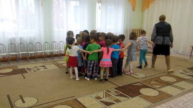 Русская народная хороводная игра "Клубок". Старшая группа смотреть онлайн