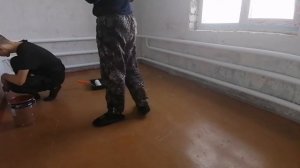Красим полы в спальнях