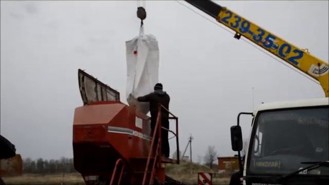 Посевная на полях КФХ "Саетов" (пос. им. 25 октября, Лаишевский район) смотреть онлайн