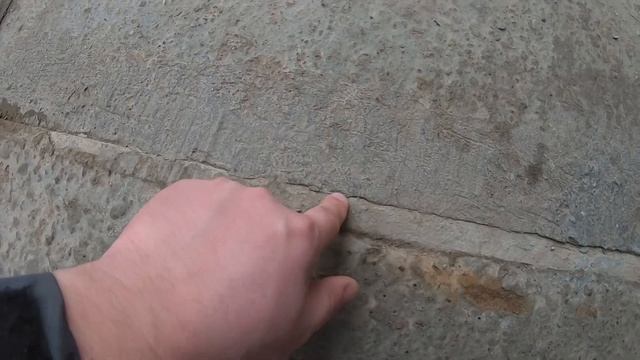 Дешевая отмостка после зимы. Отмостка без армирования.