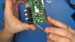 ТВ приставка не включается, вместо 5 вольт подали 12. Показываю как отремонтировать