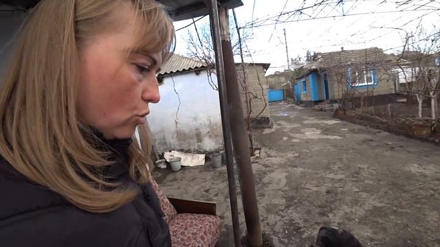 Муж заболел...Замёрзла ОДНА в деревне, Пытаюсь растопить печь... смотреть онлайн