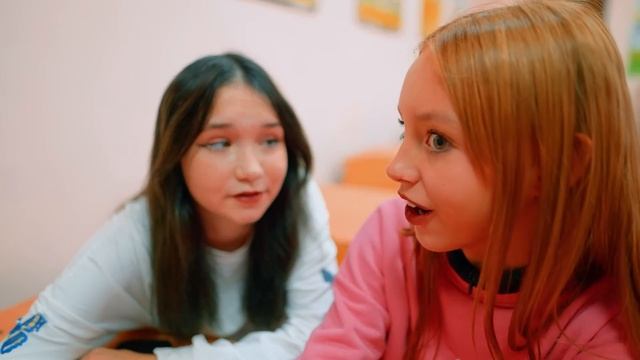 КЕЙН из Удивительного Цифрового цирка ПОПАЛ НА КАМЕРЫ В ШКОЛЕ!! Крутые детки Cook Kids смотреть онлайн