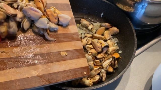 ПАСТА с мидиями в сливочно-сырном соусе/ Попробуйте Сами