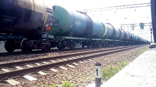 ВЛ80С-1625 Стартует с Краснодар-1 с наливным поездом. смотреть онлайн