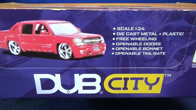 Welly And Jada Toys 1:24 Chevy Avalanche Diecast Collectibles With Opening Features!
