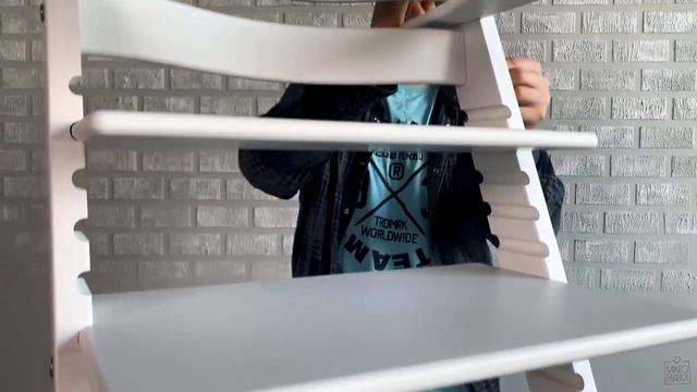 Установка столика для кормления на растущий стул Микрофабрика. Видеоинструкция. смотреть онлайн