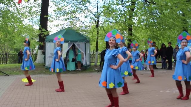 Коллектив "Северное сияние" танец "Ромашка" Дмитриевский СДК смотреть онлайн