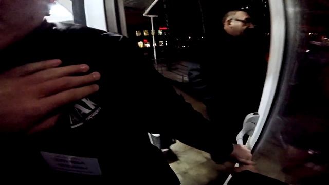 ОХРАНА НАПАЛА НА ПОКУПАТЕЛЯ. ЗАЛОМАЛИ СОТРУДНИКИ ГБР! ВЫЗВАЛ НАРЯД ПОЛИЦИИ. ОГРАБЛЕНИЕ МАГАЗИНА! смотреть онлайн
