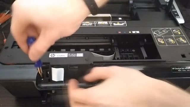 Принтер Hp 5525 не печатает черным цветом. Чистка печатающей головки.