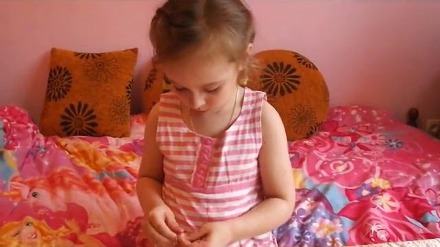 Каролина открывает шоколадные яйца chupa chups смотреть онлайн