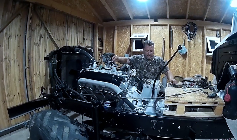 Легендарный румынский грузовик 1968 года. Запуск двигателя V8 135 л.с. смотреть онлайн