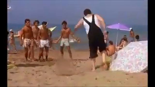 мужик перепутал мяч с головой)))) смотреть онлайн