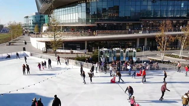 Зимы нет, но на коньках катаемся