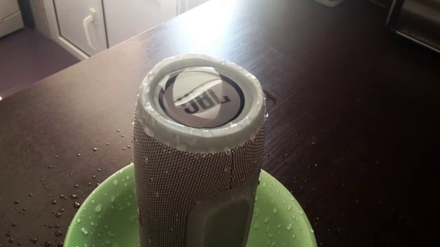 JBL CHARGE 3 with water смотреть онлайн