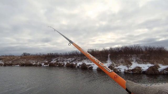 Зимняя рыбалка на щуку ! Зимний спиннинг ! Рыбалка на живца зимой ! смотреть онлайн