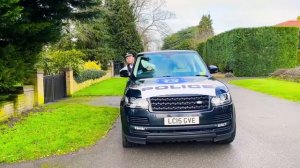 Катя и Макс в полицейской машине папы