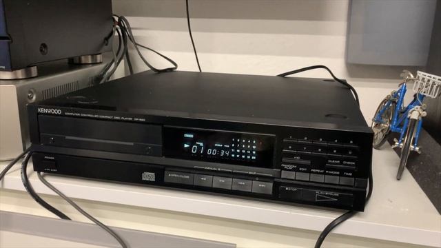 Kenwood DP-520 CD Player - A Look Inside + Audio Test смотреть онлайн
