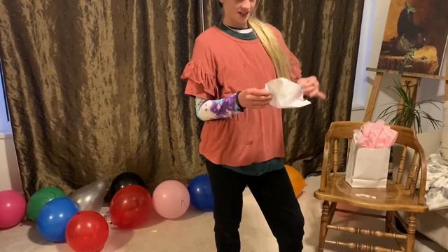 Don’t pop the wrong balloon Challenge! смотреть онлайн